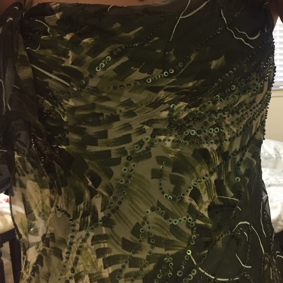 Beautiful dress - Picture 7 of 8